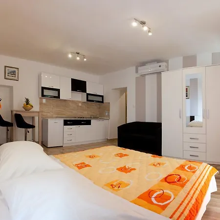 Luxury Izidor Affittacamere 3*