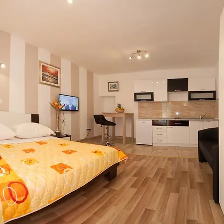 Luxury Izidor Affittacamere 3*