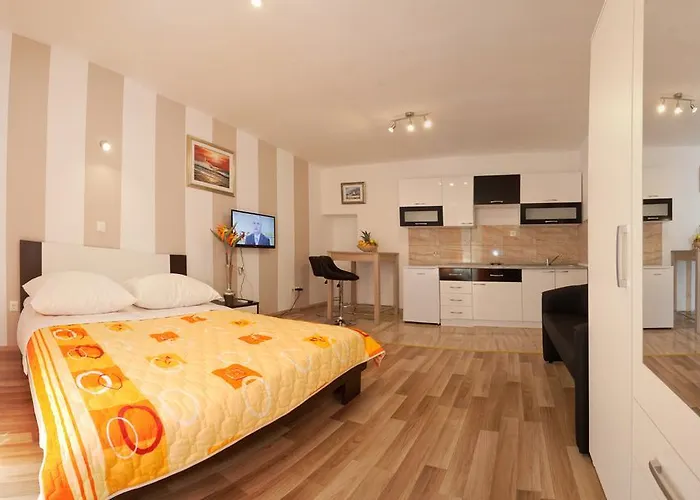 Luxury Izidor Affittacamere 3*