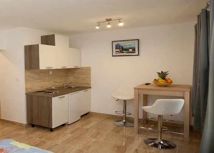 Luxury Izidor Affittacamere 3*